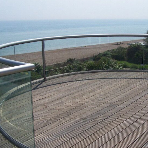 outdoor glass balustrade for wood decking